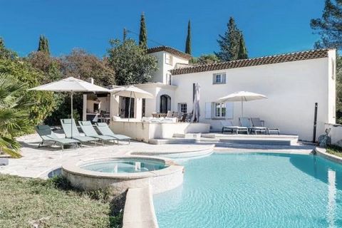 Nicolson Realty is proud to present a beautiful 231 M2 villa with garage and swimming pool on a 4000 M2 plot of land. The property is extremely well located in the commune of Trets, 24 km from the Cours Mirabeau in Aix en Provence. The land is plante...
