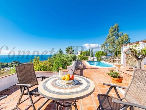 Available from OCTOBER TO MARCH. A stunning villa with a private swimming pool in Spain situated in one of the white villages of the Axarquía and only a few minutes’ drive from the pretty village of Torrox and about twenty minutes from the beaches of...