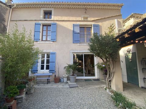 This lovely townhouse, situated in the picturesque village of Maillane, features 175 m2 of living space spread over three levels. Renovated with care and style by the owners, the house radiates charm and character. The ground floor offers a living ro...