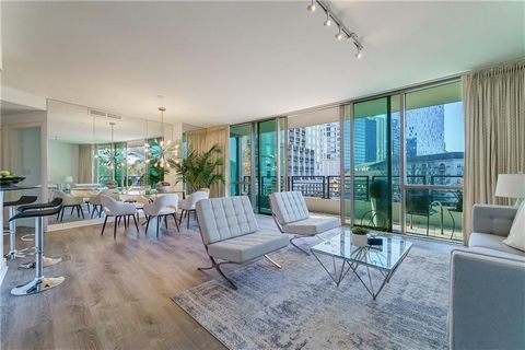 Discover panoramic views from this beautiful 7th floor END UNIT including 24 hour concierge and security, Valet services, fireside sky terrace on the 24th floor, heated pool, fitness center, temperature-controlled wine lockers, two luxurious guest su...