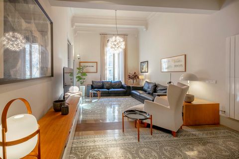 CASP/ PS SANT JOAN On Calle Casp, in the heart of the Eixample, next to Passeig Sant Joan, declared one of the 30 best avenues in the world, is this fantastic 230m² duplex home in a stately building from 1936 in perfect condition and designed by the ...