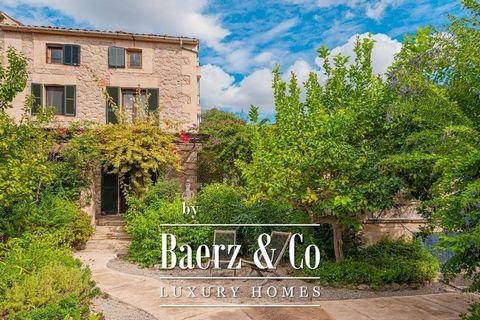 We present a Mediterranean oasis. This fantastic finca combines modern comfort with traditional Mallorcan charm, offering a private retreat conveniently located. With a living area of 240 m² spread over 3 levels, this house is a true gem. The perfect...