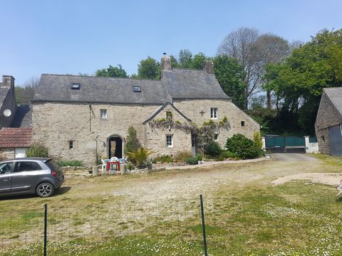 Today, 50/50 IMMOBILIER presents this charming house dating from the year 1705 with a surface of about 115 m2 on a plot of more than 2,000 m2. Located in a wooded and melodious space with the songs of birds, it consists of a living room with a wood i...