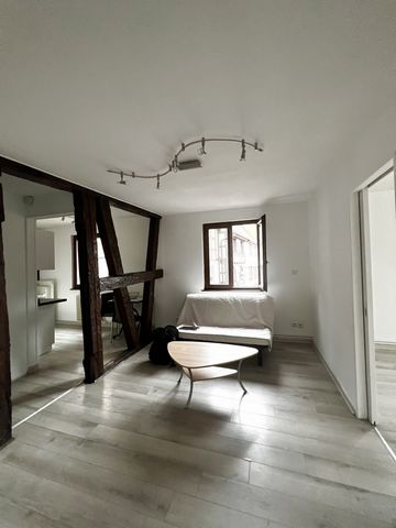 Nous vous proposons ce charmant appartement 3 pièces de 48 m2 à Turckheim, idéalement situé au 1er étage d'une petite copropriété, composé d'une entrée, une cuisine aménagée ouverte sur le salon séjour, 2 chambres dont une avec une salle de bain atte...