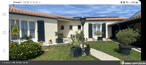 Fiche N°Id-LGB164792 : Nieul sur mer, secteur La rochelle, Maison nue-propri?t? 10 ans la rochelle d'environ 130 m2 - - Equipements annexes : jardin - cour - terrasse - garage - parking - digicode - double vitrage - cellier - cheminee - veranda - cav...