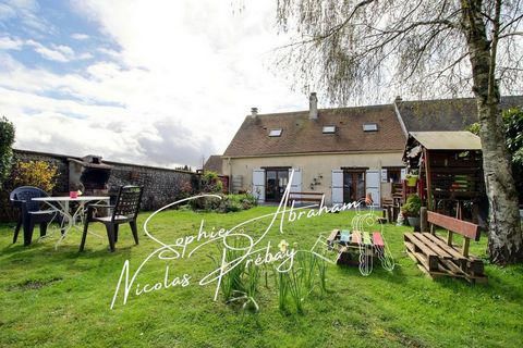 28310. 10' ANGERVILLE. Maison en pierres de 4 pièces avec 3 chambres, petites dépendances et terrain de 500 m² env. Prix : 179990 euros honoraires à la charge vendeur. Sophie Abraham et Nicolas Prébay vous proposent une maison comprenant au rez-de-ch...