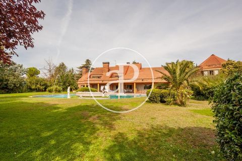 Haus von 1.900 m2 mit Terrasse und Ausblicke Im Großraum von La Moraleja, Alcobendas. Die Immobilie hat 6 Zimmer, 11 Bäder, Pool, Kamin, 10 Parkplätze, Klimaanlage, Einbauschränke, Garten, Heizung und Abstellraum. Features: - Air Conditioning - Swimm...