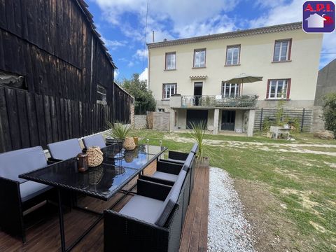 HAUS MIT GARTEN Großes zu renovierendes Haus von ca. 178m² Wohnfläche, mit umzäuntem Garten, schöne Lage, in der Nähe von Dienstleistungen und Geschäften. Es besteht aus einem Erdgeschoss mit einer Garage, einem Heizraum und vielen Räumen. Im ersten ...