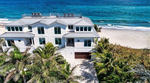 La maison de ville Ocean Ridge, directement sur le sable, dispose d’une terrasse et de deux balcons enveloppants au lever du soleil. Avec une ambiance élégante et chic sur la plage, chaque chambre surplombe des kilomètres de littoral recouvert de sab...