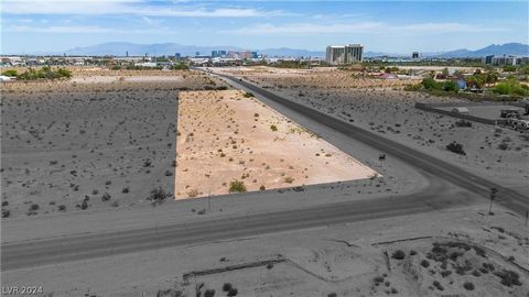 These two lots totalling 2.50 acres are ready for development! This 2.50-acre site will accommodate two to four single-family homes, with a minimum lot requirement of 1/2 acre per home. This site is surrounded by custom homes and has easy access to t...