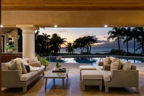 Entspannen und verjüngen Sie sich am Rande des Pazifischen Ozeans auf West Maui. Diese anmutige Residenz im Resort-Stil verkörpert den Maui-Lebensstil: Leben im Innen- und Außenbereich, wunderschöner Blick auf das Meer und den Sonnenuntergang, Wasser...