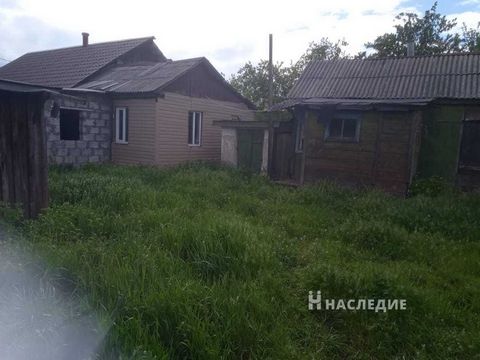 Номер в базе компании: 25932311. Продажа кирпичного дома Ростовская обл., Красносулинский р-н., п. Чичерино. Общая площадь 65 кв.м., жилая 42 кв.м., кухня 6 кв.м., участок 18 соток, газ в проекте, свет в доме, вода на участке. Уютный дом в тихом райо...