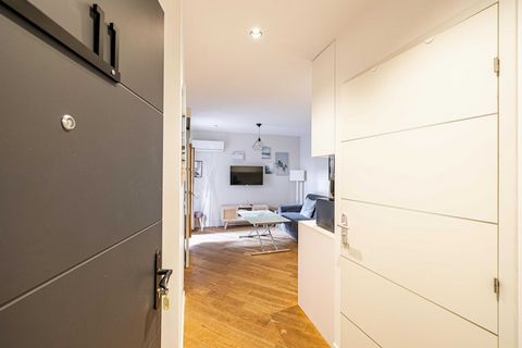 Apartamento de 2 habitaciones, bellamente renovado y decorado con buen gusto, que cuenta con 1 dormitorio y ofrece una sala de estar muy amplia. ¡Con una ubicación ideal en el pintoresco distrito medieval de Le Suquet, estarás a solo 2 minutos a pie ...