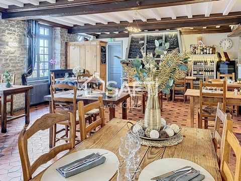 Fonds de commerce hôtel-restaurant dans le Val de Saire, un secteur touristique prisé du Nord-Cotentin, à une vingtaine de kms des plages du Débarquement. Ce charmant établissement en pierres offre une ambiance chaleureuse et conviviale avec sa chemi...