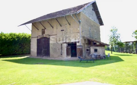 Ref 68615FL: 25 minutes from Grenoble, in the commune of Réaumont, old barn to be completely renovated. With 120 M2 on the ground on 2 levels, this barn has great potential to create a pleasant home with a large living room and several bedrooms. The ...