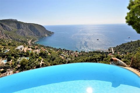 Entre ciel et mer, suspendue à la montagne et dominant la Baie d'Eze et la Méditerranée, construite sur un terrain de 1500 m2, belle villa de 178 m2 surface habitable offrant une vue panoramique saisissante. Vous pourrez accéder à la villa directemen...