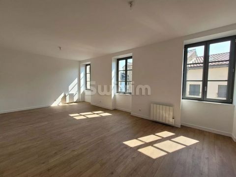 Ref 68899BM3: In the center of Mâcon, Superb T2 apartment completely renovated, on the 3rd floor of a recently renovated building. It offers a large bright living room/kitchen of 32 m², a large bedroom with closet, a beautiful bathroom, a storeroom. ...