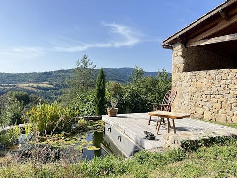 Situé dans havre de paix en plein coeur de l'Ardèche verte, avec une vue splendide et son exposition SUD OUEST, Nous vous proposons un corps de ferme entièrement rénové avec des matériaux de qualités composé : D'une cuisine équipée ouverte sur séjour...