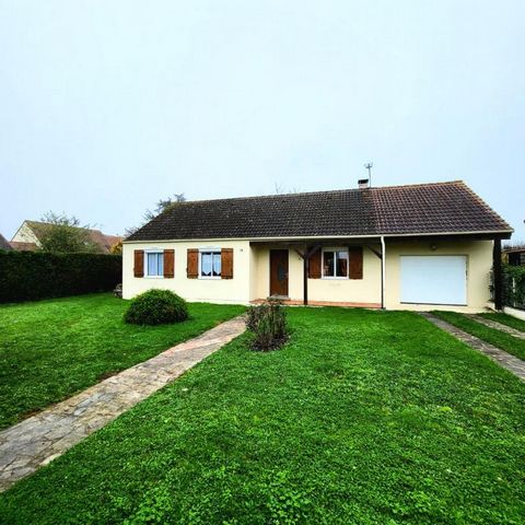 Découvrez cette jolie maison de plain-pied d'une surface d'environ 96 m² située dans un environnement calme et agréable sur un hameau de la commune de Saint Lubin des Joncherets. Elle se compose d'une belle pièce de vie avec cheminée foyer fermée et ...