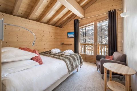 Ce chalet spacieux à Val d'Isère est le refuge idéal pour jusqu'à 12 personnes, offrant un mélange de confort, de luxe et de commodité sur trois étages. Au rez-de-chaussée, vous trouverez un sauna et un bain à remous pour une détente ultime après une...