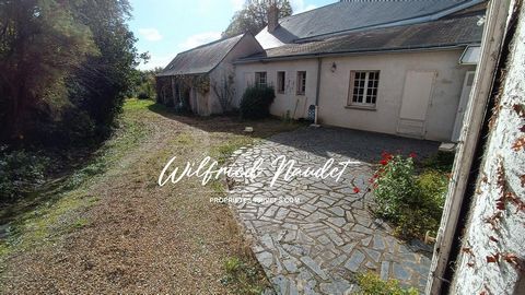 A vendre : Maison de bourg avec dépendances et grand terrain Découvrez cette charmante maison de bourg, idéale pour les collectionneurs et les artisans. Située dans un village pittoresque, au coeur des vignobles et à proximité de la forêt, cette prop...