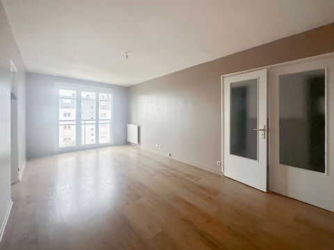 AVALLON 89200 PROCHE TOUS COMMERCES, un appartement de 4 pièces dont 2 chambres, avec cave. Budget: 74.000 euros (Honoraires à la charge du vendeur). Cet appartement se trouve au 4ème étage dans un immeuble sécurisé avec digicode, proche de la salle ...