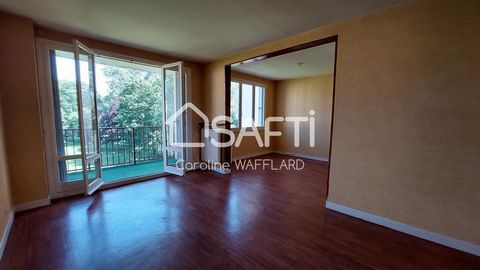 Appartement de 3 pièces situé au 3ème étage d'une résidence avec ascenseur, offrant vue sur un étang et parc, comprenant entrée avec placards, cuisine, séjour avec balcon, et 2 chambres, salle d'eau, WC. Garage fermé pour 1 voiture, et pièce grenier ...