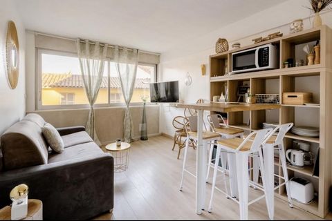 Welkom in deze gerenoveerde studio in het hart van Cassis, de parel van de Middellandse Zee! Klaar voor gebruik en ideaal voor een Airbnb-achtige verhuur, u zult worden verleid door een gecondenseerd comfort op een klein oppervlak. Op de eerste verdi...