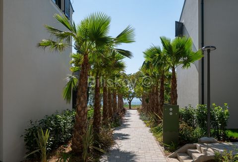 Sveti Filip i Jakov, two-room apartment with a total net area of ​​62.83 m2, in the tourist complex Molum Hotel&Residences   The apartment has two floors and is located on the first floor and attic of the building, about 100 meters from the sea. It c...