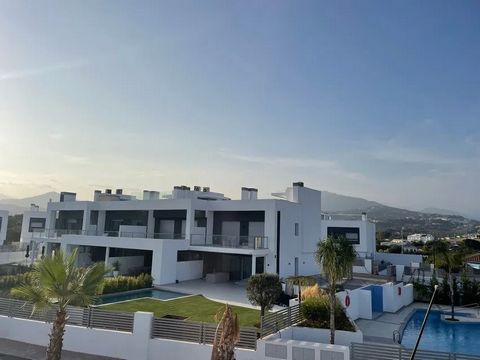 Located in San Pedro de Alcántara. We would like to bring this wonderful three-bedroom townhouse, located less than ten minutes' drive from the beach, in an exclusive development next to the San Pedro Golf Club and also very close to the Real Go...