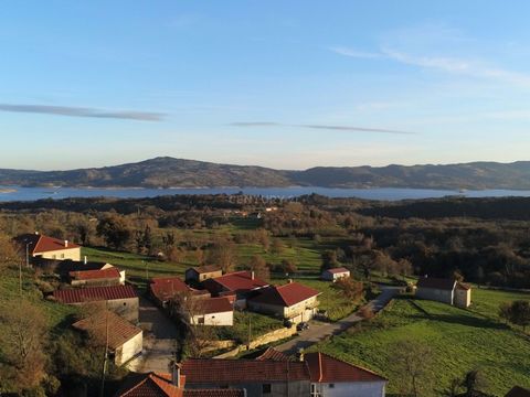 Four granite houses with river and land views and 2 km from the River/Lake Rabagão, each house costs around 14,000 This is an interesting opportunity, especially for those looking to invest in the Montalegre region, where rural tourism has been growi...