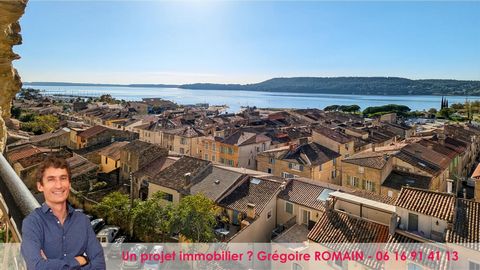 Immersion unique au coeur de l'histoire : Maison troglodyte avec vue imprenable sur l'Étang de Berre et Saint-Chamas ! Grégoire ROMAIN vous propose en exclusivité ce joyau atypique de 170 m² environ, prolongé par une impressionnante grotte troglodyte...