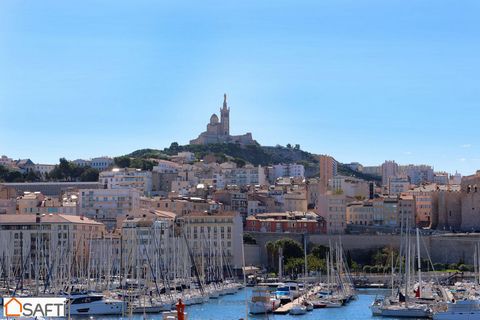 Un bijou rare au cœur de la citée phocéenne, entre ciel & mer. Appartement ou bateau ? Ici, les 210 m² sont bercés par la vue éternelle du Vieux-Port. Depuis ce salon de 66m2, c’est comme embarquer en mer sans bouger… Notre-Dame de la Garde veille fa...