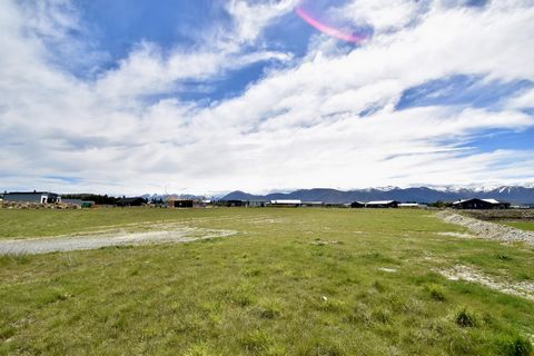 10 Peak Drive ist ein gut positionierter Eckabschnitt in der äußerst begehrten Unterteilung Tussock Bend in Twizel. Dieses geräumige, 2203 m² große Grundstück bietet ein unglaubliches Potenzial mit flexiblen Vereinbarungen, die es Ihnen ermöglichen, ...