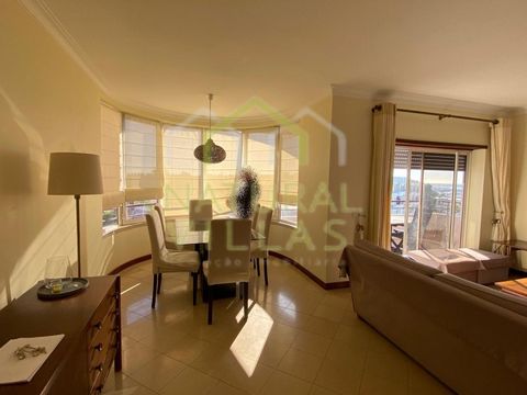 Spacious, Bright and Fully Equipped, just 1km from Downtown. This 4 bedroom flat, located on the 2nd floor of a building with lift, combines comfort, functionality and a view of the Ria Formosa. Large rooms and plenty of natural light, it is located ...