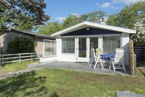 Heerlijk strandhuis voor 4 personen vlakbij het strand van Callantsoog. Dit is nu echt een strandhuis zoals je ze vroeger zag. Gezellig, licht en gezellig ingericht maar inmiddels van alle gemakken voorzien. De woonkamer met moderne keuken biedt plaa...