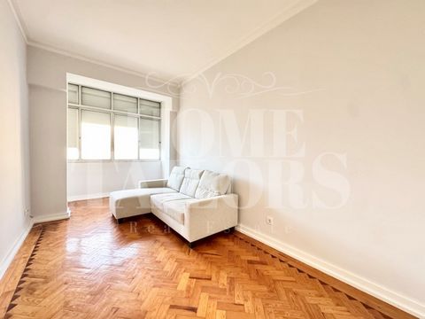 2 bedroom flat next to Parque das Nações, located in a quiet residential area, with great parking facilities, a 5-minute walk from the Moscavide Metro. Nice flat with lots of light, great areas, consisting of 2 bedrooms with wardrobes and two closed ...