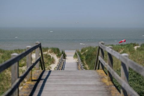 Ciesz się wakacjami w De Haan w luksusie i spokoju w tym ekskluzywnym apartamencie.Nowoczesna kuchnia z wyspą, wszystko co potrzebne do dobrego gotowania, w harmonii z widokiem na plażę i morze.Jasny salon ze skórzanym salonem. Tarasy z przodu iz tył...