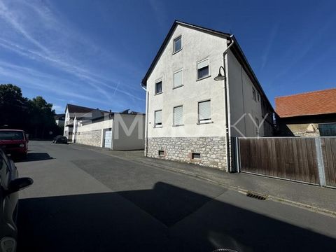 Dieses außergewöhnliche Objekt aus dem Jahr 1850 vereint historischen Charme mit beeindruckendem Potenzial. Das Gebäude bietet eine Wohnfläche von ca. 120 m², verteilt auf sieben Zimmer, die vielseitig genutzt werden können. Trotz seines Alters besti...