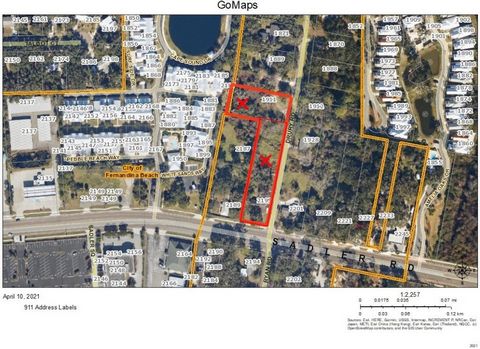 Commerciële investeringsmogelijkheid! 100 'van de voorgevel op het drukke verkeer Sadler Rd, omringd door hotels, winkels. Restaurants en op loopafstand van het strand. Volgens Nassau Co GIS is het toekomstige landgebruik COMMERCIEEL. Zowel 2195 Sadl...