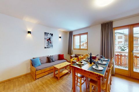 Verblijf in dit charmante 3-sterrenappartement in het hart van Nendaz, Zwitserland, op slechts enkele minuten van het dorpscentrum en de kabelbanen. Dit ruime appartement van 57 m² biedt comfortabel plaats aan maximaal 6 gasten, waardoor het een idea...