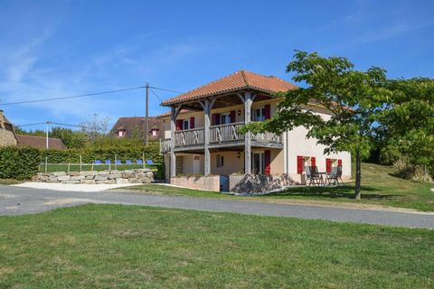 Diese prachtvolle und moderne Ferienvilla liegt in einem großen Ferienpark. Die Villen sind sehr stilvoll eingerichtet und mit allem Luxus ausgestattet. Sie verfügen über ein weitläufiges Wohnzimmer, eine große Terrasse und ein luxuriöses Badezimmer....