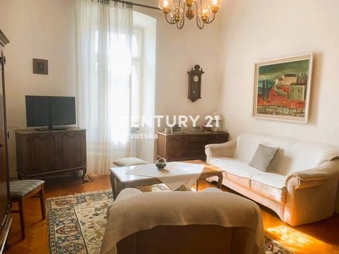 ROVINJ, MOOI APPARTEMENT TE KOOP IN EEN OUDE VILLA IN HET CENTRUM VAN ROVINJ Een prachtige oude villa gebouwd in 1920 is gelegen op een zeer gewilde en centrale locatie in de stad Rovinj. De villa is in uitstekende staat en zeer goed onderhouden. Het...