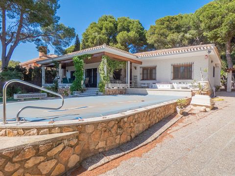 Descripción del objeto: Villa de una sola planta en una de las mejores ubicaciones de todo Campoamor, a menos de 300 metros de la playa. No se lo pierda, ya que las propiedades en esta ubicación no salen a la venta con mucha frecuencia. Al entrar a l...