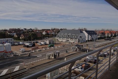 Hoekappartement met 2 slaapkamers centraal gelegen zonneterras Dit uitzonderlijke appartement ligt te midden van de bruisende straten van de betoverende kustplaats Nieuwpoort en belichaamt het toppunt van modern comfort en stedelijke verfijning. Met ...