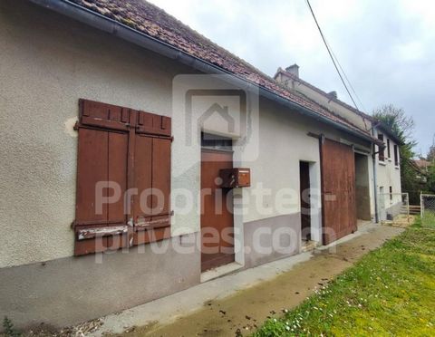 Idéalement située, à 2H de Paris par l'A77 et à 10 minutes de Cosne sur Loire et de sa gare, retrouvez cette belle bâtisse de 1881 et ses annexes. Sur une parcelle arborée de 1166 m², elle se compose d'une maison avec entrée/couloir desservant une cu...