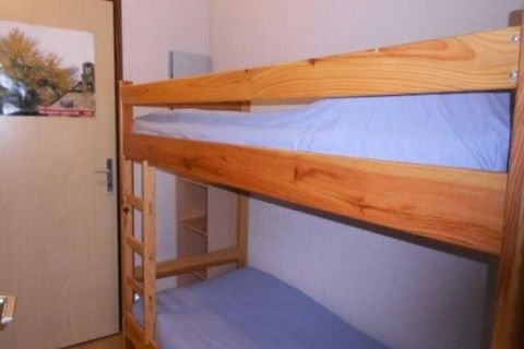 Dieses gemütliche Studio-Apartment befindet sich im ersten Stock einer Residenz im Herzen des Dorfes und bietet komfortable Unterkünfte für bis zu 4 Personen. Das Wohnzimmer verfügt über ein 2-Sitzer-Schlafsofa und einen Fernseher und bietet einen er...