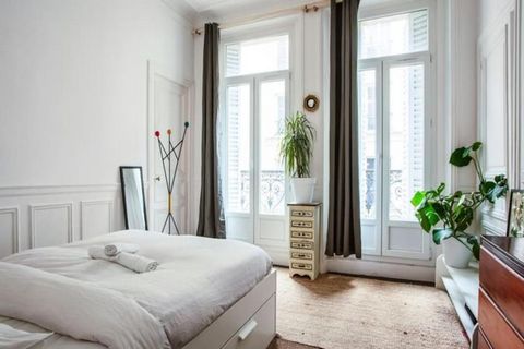 Im Herzen des 1. Arrondissements von Paris gelegen, bietet dieses charmante Apartment einen idealen Standort für Besucher der Stadt, insbesondere während der Olympischen Spiele 2024 in Paris. Nur wenige Schritte vom Place du Châtelet und der U-Bahn-S...