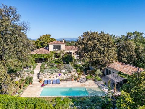 Maison 'éco' spacieuse avec vues exceptionnelle, dans un charmant Uzege village perché.