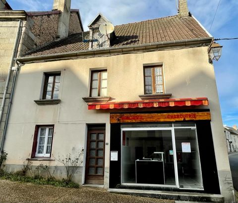 Maison d'habitation, local commercial, dépendances